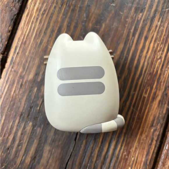 Funko Pop Pusheen with Pizza - Picture 2 of 3